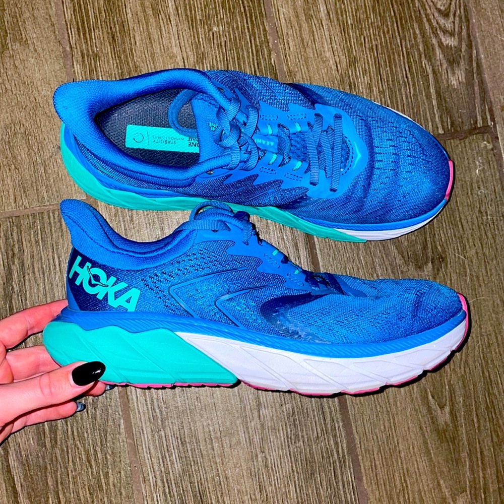 Blue Hoka One One Arahi 5 Size 7.5 Women’s
